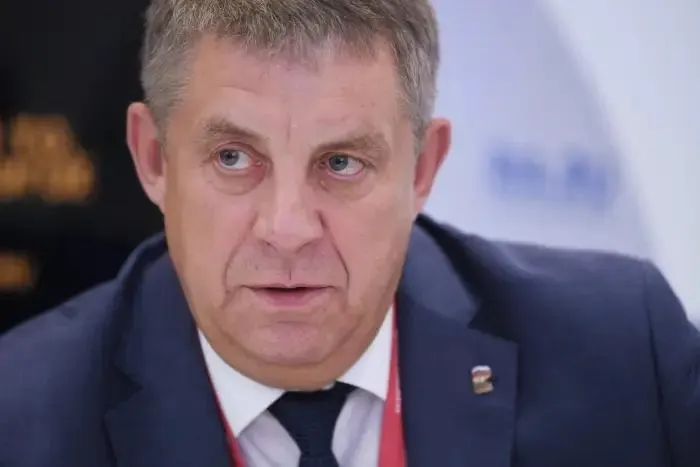 По данным источников, бывший губернатор Брянской области может получить вакантный мандат депутата Госдумы и заменить ушедшего представителя Татарстана. Ряд отставок региональных глав идет на фоне уголовных дел по строительству защитных сооружений на границе.