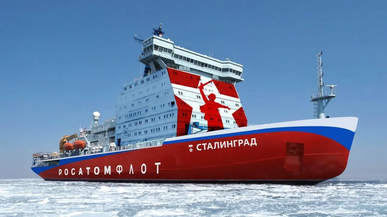 Рассматриваются два варианта: портовый сбор на экспортные грузы или плата до $2,75 с тонны на Северном морском пути в 2027–2035 годах. Сборы призваны частично покрыть стоимость ледоколов «Ленинград» и «Сталинград» и вспомогательного судна.