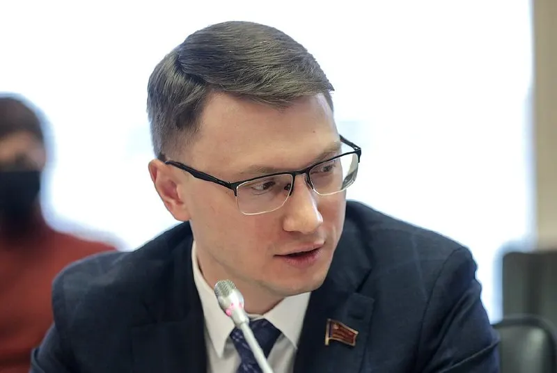 Татьяна Москалькова уходит с должности омбудсмена. На её место сегодня предлагают три кандидатуры: Артем Прокофьев, Иван Сухарев и Яна Лантратова, которая считается основным претендентом.