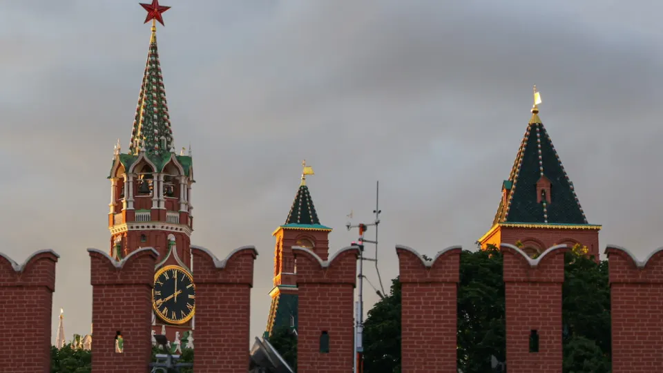 Помощник президента РФ Юрий Ушаков заявил, что продолжение формата США—Украина—Россия возможно лишь после вывода украинских войск из контролируемой части Донбасса; после февральских раундов в Женеве контакты в таком формате не возобновлялись.