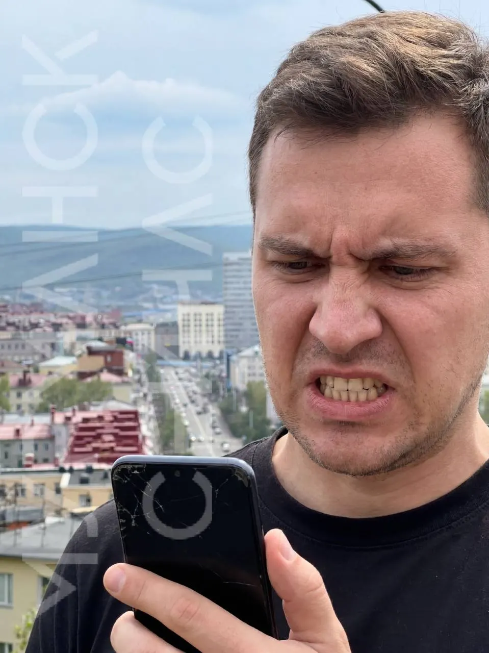 Закон вводит единый государственный реестр IMEI и обязывает операторов фиксировать привязку SIM-карты к каждому аппарату. Устройства, отсутствующие в базе, могут быть отключены от сетей.