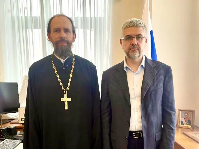 Заместитель министра юстиции заявил на Петербургском юридическом форуме, что сожительство без официальной регистрации брака рассматривается ведомством как прямая угроза безопасности страны; ведомство ведёт мониторинг и готовит изменения в Семейный кодекс.