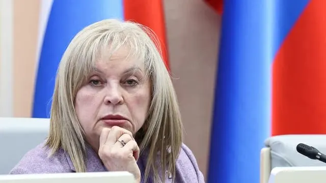 ЦИК сообщил, что дистанционное электронное голосование (ДЭГ) задействуют в 33 регионах, включая Удмуртию; голосование пройдёт в три дня — 18–20 сентября. Для резервирования на случай проблем с мобильным интернетом планируют добавить ДЭГ в «белые списки» Минцифры. В прошлом году ДЭГ уже использовали на выборах в думы Ижевска и Можги; тогда сообщали о давлении на бюджетников и низком охвате регистраций.
