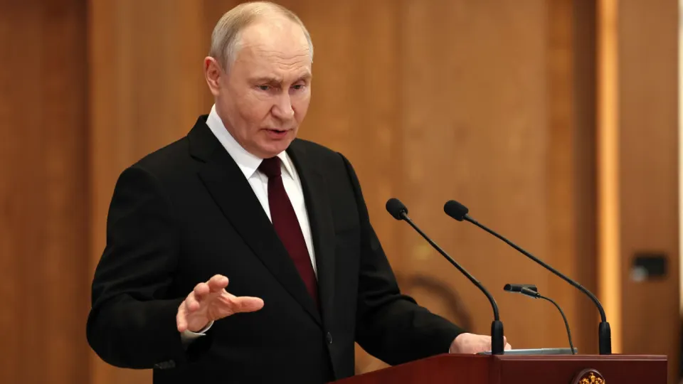 Президент РФ заявил, что Россия ответит ударами, если с европейских государств будут запускать беспилотники по российским объектам; он также охарактеризовал атаки дронов как попытку дестабилизировать общество и заявил об отсутствии условий для переговоров с Украиной.