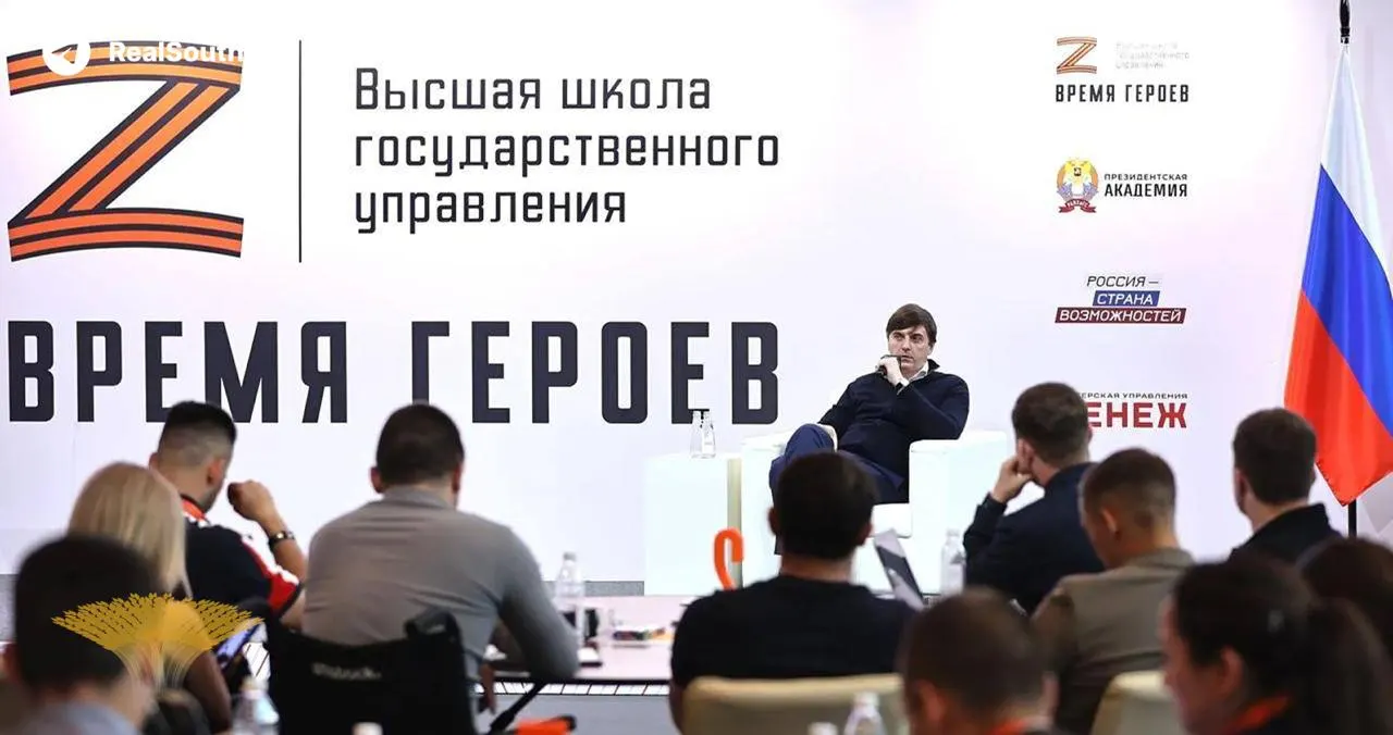С 1 сентября уроки по «Основам безопасности и защиты Родины» для 6–11 классов будут на половину посвящены изучению и программированию беспилотников и военно‑полевым сборам; с нового учебного года вводят предмет «Духовно‑нравственная культура России» с обязательным показом фильмов об участниках СВО.