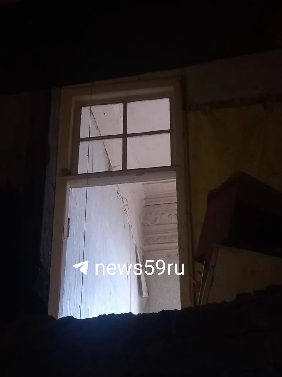 Минимущество Пермского края предлагает инвестору взять на себя реставрацию флигеля XIX века напротив Центрального рынка (шоссе Космонавтов, 25). Здание является памятником архитектуры регионального значения и находится в аварийном состоянии.