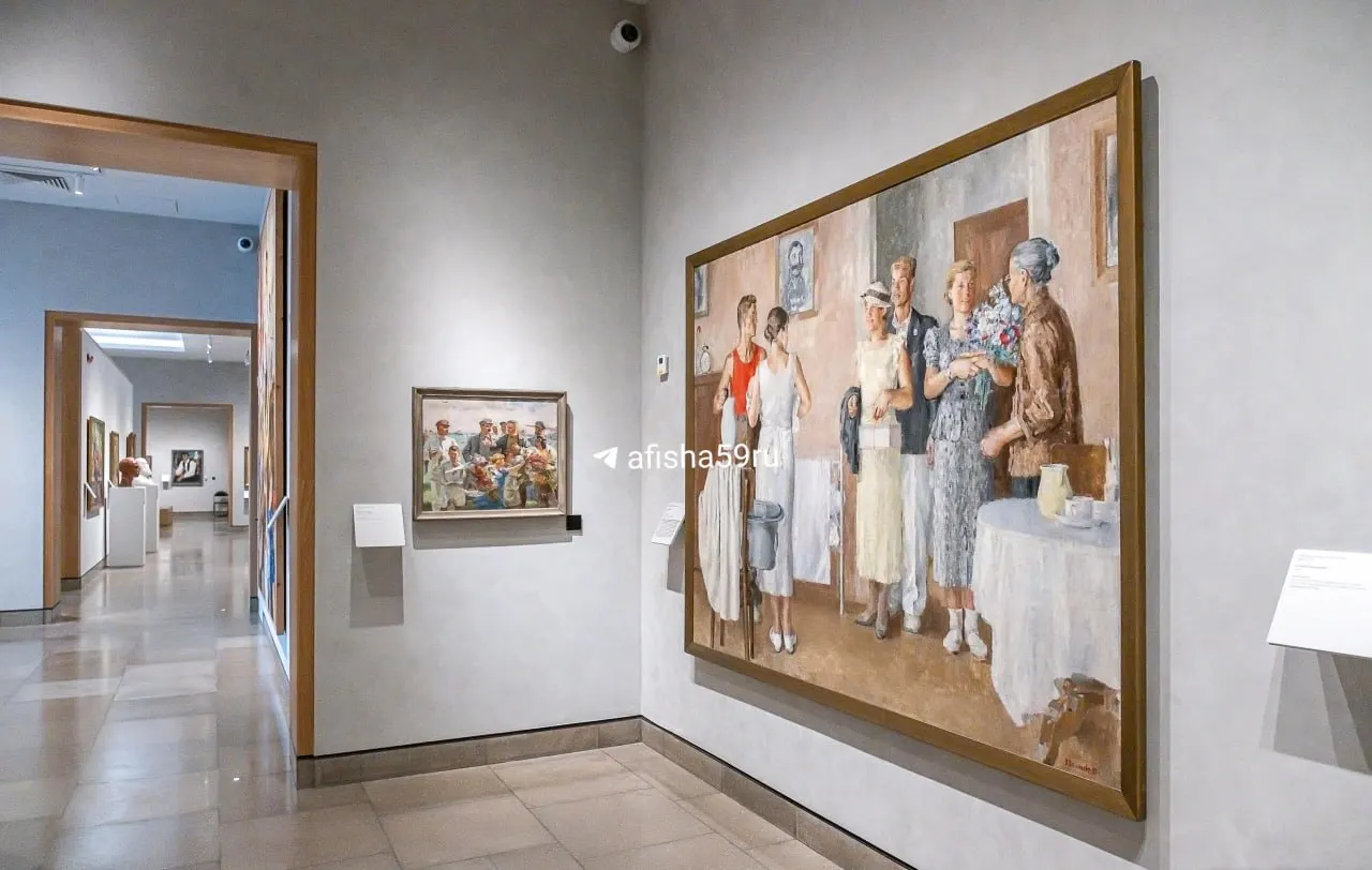 В галерее вновь открыли отдел, закрытый в 1980‑е: представлена экспозиция отечественного искусства XX века — два раздела, редкие работы, пермские художники, фарфор и декоративно‑прикладное искусство.