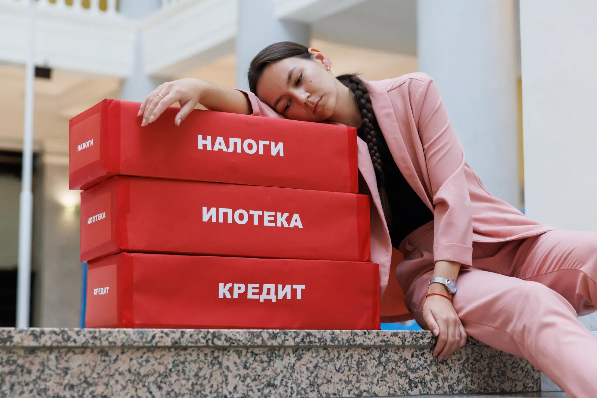 Правительство представило предложения по бюджету на три года; речь идёт о точечных налоговых мерах и их влиянии на граждан и бизнес.