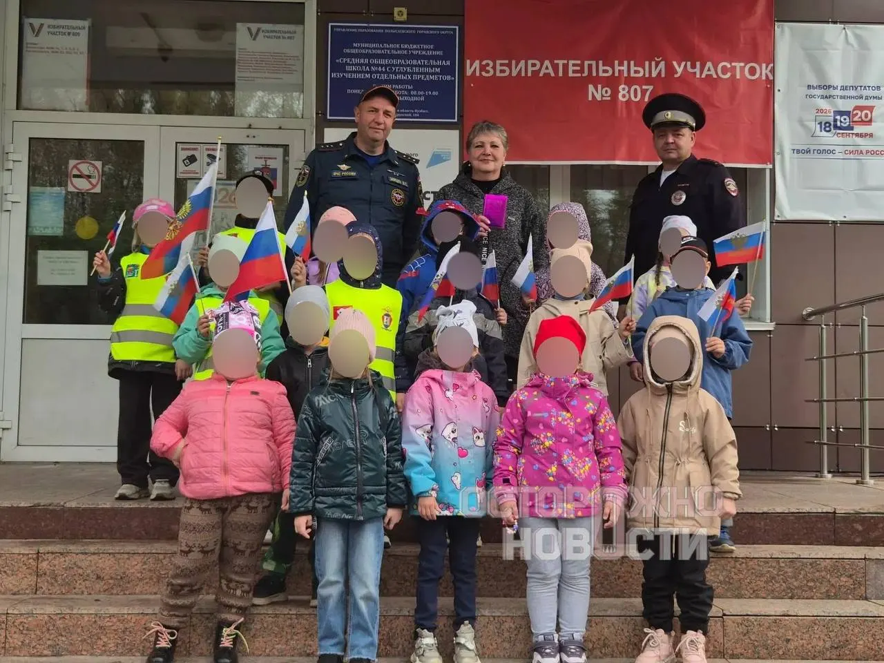 Сообщения из регионов о проведении экскурсий на участки и собственных выборах в детских садах, сопровождающихся урнами, бюллетенями и давлением на детей, охватывают несколько регионов страны.