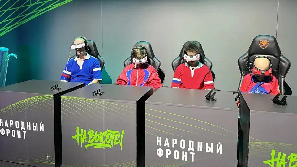 В пилотном режиме норматив по БПЛА запускается в шести регионах страны; проект «На высоте!» планирует открыть дрон-классы и обучать управлению, программированию и ремонту дронов.