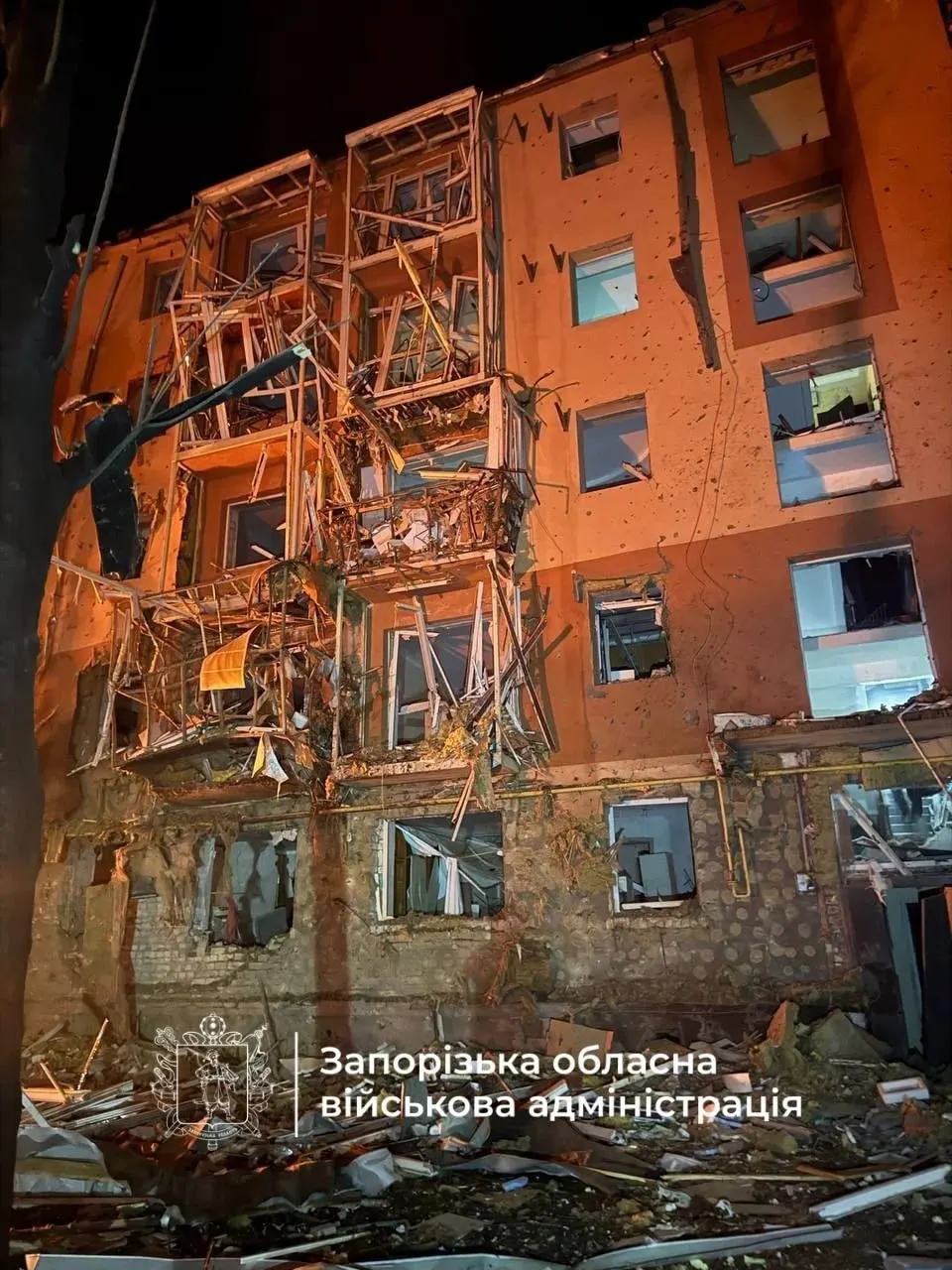 За ночь дроны достигли нескольких регионов, НПЗ частично остановлен, арестована и осуждена медийная фигура, а США заявили о введении новых санкций.