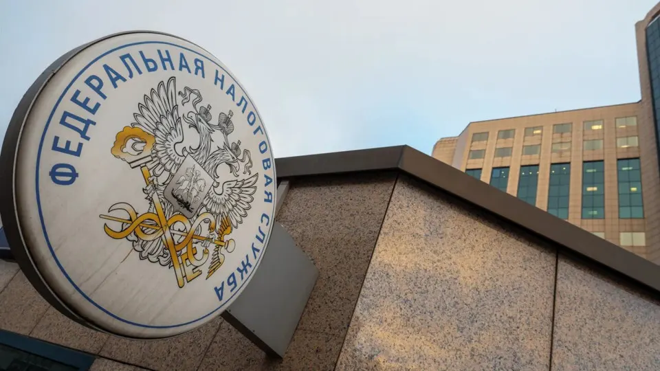 Ужесточение налогового режима для малого бизнеса и самозанятых привело к заметному снижению поступлений по специальным налоговым режимам, тогда как расходы федерального бюджета продолжают расти быстрее доходов.