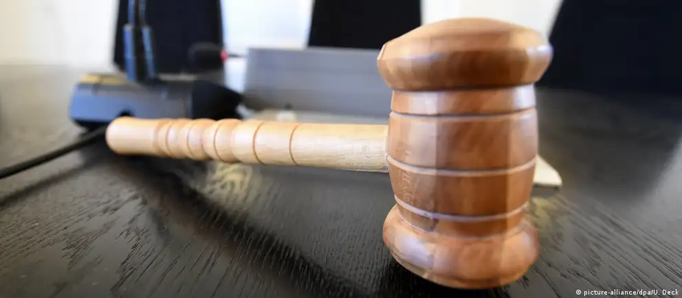 Советский районный суд Воронежа признал 24‑летнего Романа Мальцева виновным в демонстрации запрещённой символики и назначил год исправительных работ. Дело основано на рапорте сотрудника Центра «Э»; это первый известный приговор, где в обвинении фигурирует сатанизм на фоне недавнего решения Верховного суда о признании «Международного движения сатанизма» экстремистским.