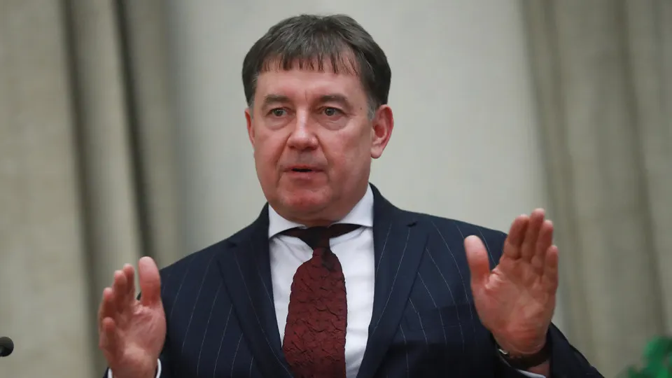 Мосгорсуд подтвердил решение о обращении в доход государства сети гостиниц Marton и более 100 объектов недвижимости, связанных с бывшим председателем Совета судей России Виктором Момотовым. Генпрокуратура заявляет о связях с криминальными авторитетами, уклонении от налогов и использовании судейского статуса для защиты коррупционных активов.