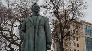 Президентским указом Академии ФСБ возвращено почетное наименование в честь Феликса Дзержинского, основателя ВЧК и организатора красного террора. Решение подчеркивает преемственность спецслужб и символически отражает ценности нынешней элиты.