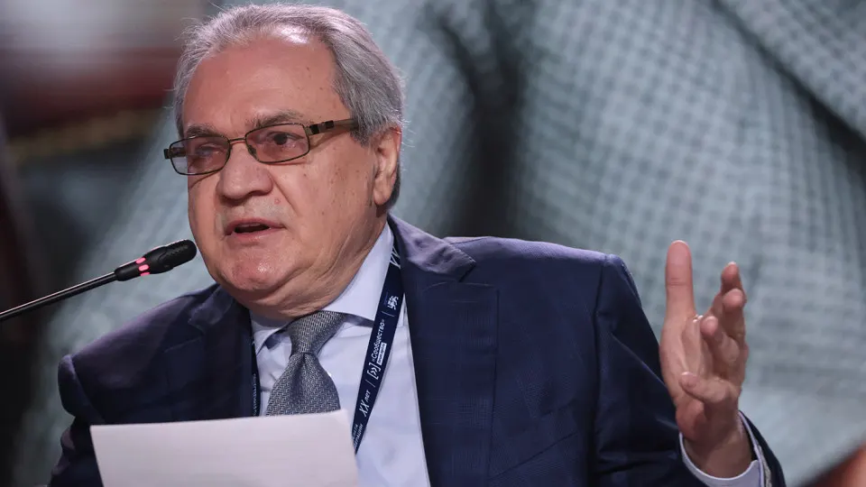 Валерий Фадеев заявил, что обращение к сервисам обхода блокировок связано с поиском материалов «враждебных» источников, назвал такой контент пропагандой, высказался о госмессенджере Max и счёл частичные отключения мобильного интернета оправданными по соображениям безопасности. На фоне этого власти ужесточают контроль над VPN по указаниям спецслужб, по сообщениям источников.