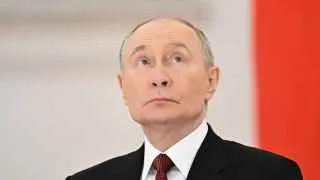 Выступая на форуме «Малая родина — сила России», Владимир Путин сравнил нынешнюю ситуацию с Великой Отечественной войной, заявил о необходимости «единого фронта» в тылу, пообещал продолжить формирование «зоны безопасности» на границе с Украиной и добиться всех целей СВО, а также, по данным СМИ, готовится к продолжению боевых действий и новой волне частичной мобилизации.