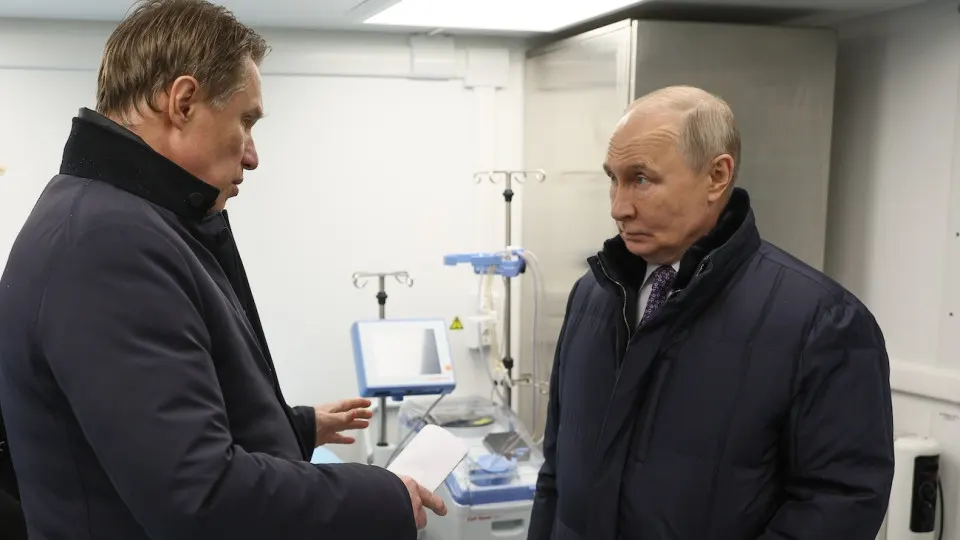 Президент поручил министру здравоохранения увеличить охват репродуктивной диспансеризации для оценки здоровья мужчин и женщин на фоне рекордного сокращения числа рождений в России.