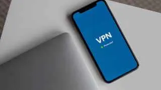 Участники рынка VPN предупреждают, что в ближайшее время оплата таких сервисов с российских банковских карт может быть заблокирована, а операторы рассчитывают на зачистку серверов по новым правилам для хостингов.