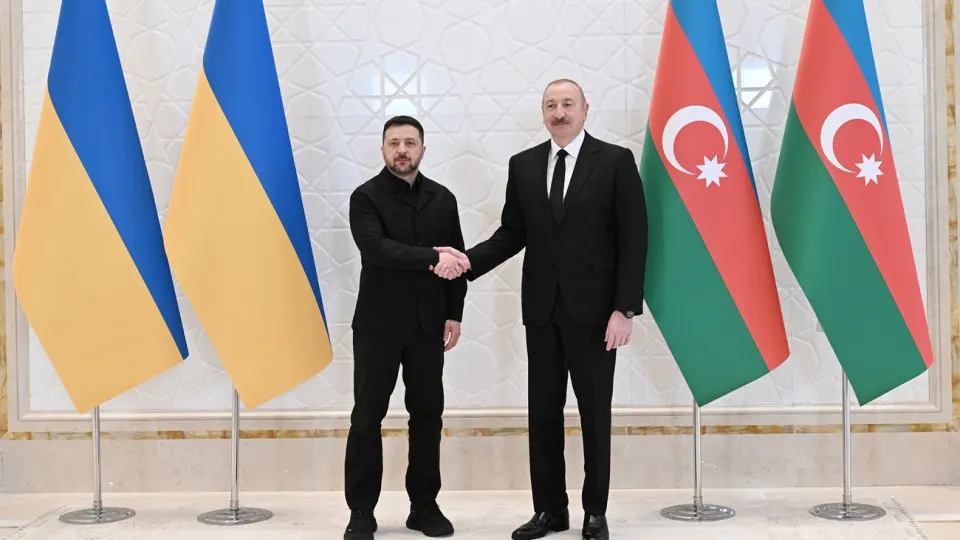 В Габале президенты Азербайджана и Украины обсудили поддержку территориальной целостности, развитие совместного оборонно‑промышленного производства и возможные трехсторонние переговоры о мире с участием России и США.