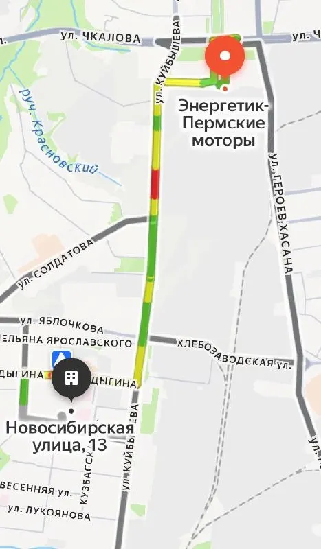 Попавший в многоэтажку дрон, по предварительным данным, мог быть направлен на промпредприятия в нескольких сотнях метров от дома — «Пермские моторы» или завод ОДК‑Стар.