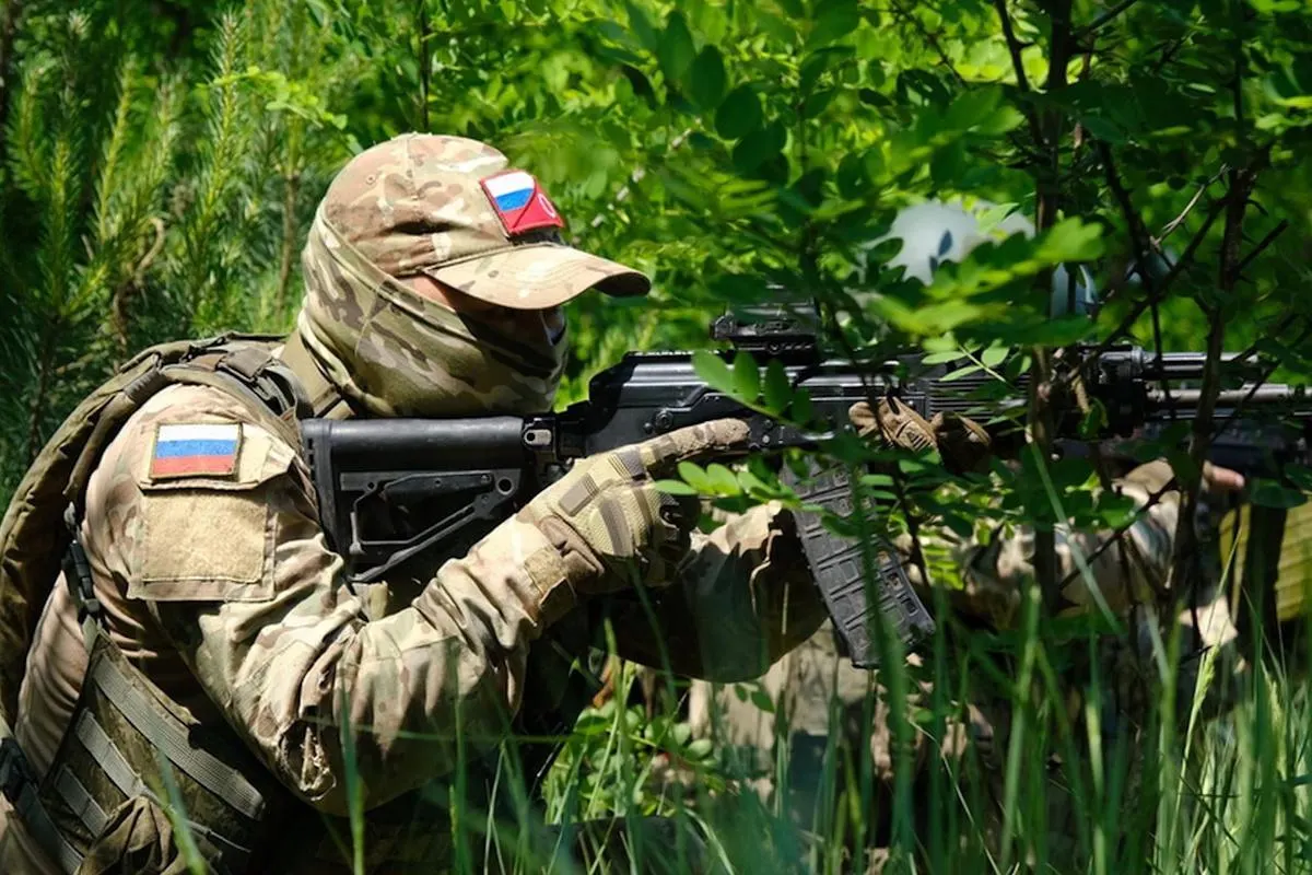 Аналитики Института по изучению войны (ISW) отмечают, что амбиции Москвы не соответствуют возможностям на фронте: темпы продвижения, сложная местность и украинские контратаки ставят под сомнение перспективы полной оккупации Донбасса.