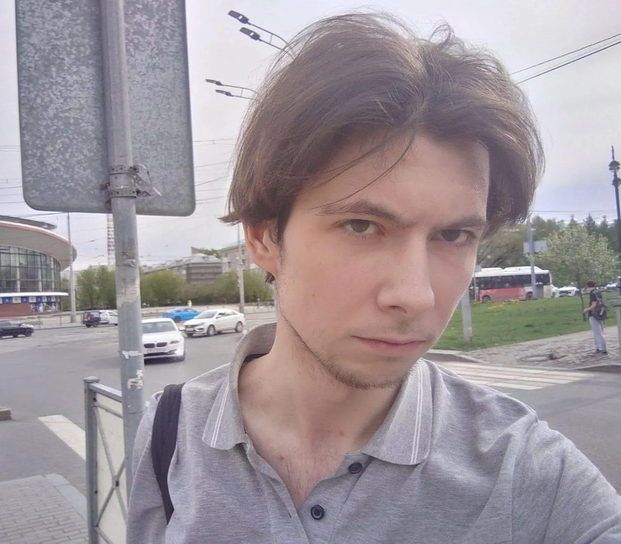 Беляева задержали сразу после выхода из спецприемника, где он отбыл 13 суток по делу о первомайском пикете. Ему вменяют демонстрацию экстремистской символики; дата суда не назначена.