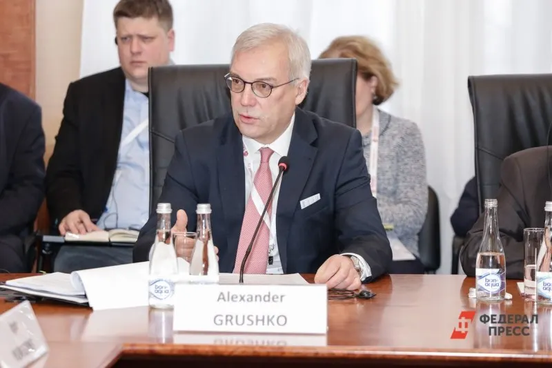 Замминистра иностранных дел предупредил, что любые попытки НАТО блокировать или применять силу против Калининградской области обернутся серьёзными последствиями; при этом он отметил рост военной активности в Балтийском море и назвал риск захвата региона нулевым.