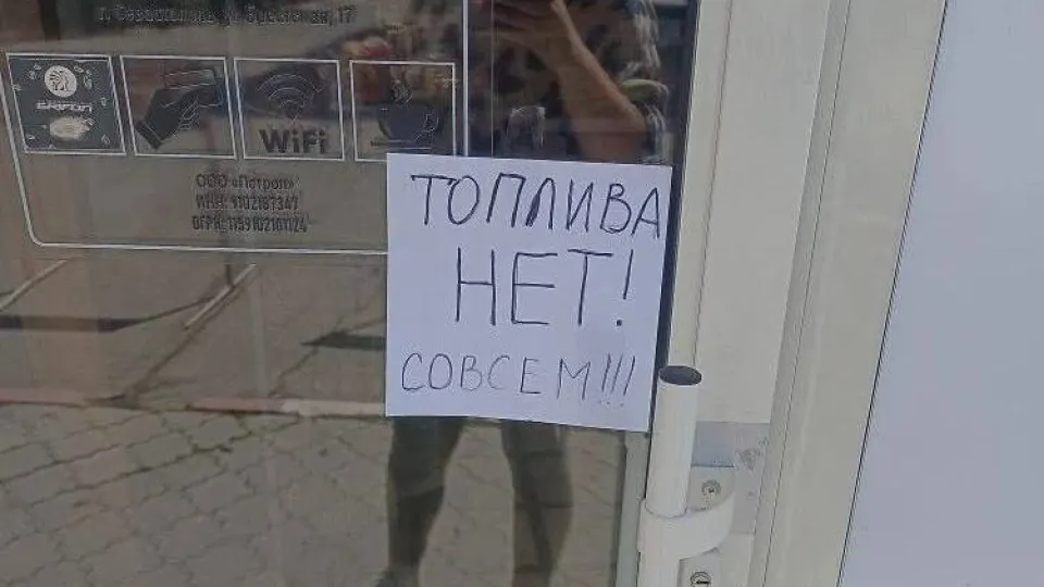С 31 мая в аннексированном Крыму вводят продажу АИ‑95 по талонам и лимит на розничную продажу АИ‑92 — меры объясняют перебоями в поставках после ударов по НПЗ и нарушений сухопутной логистики.