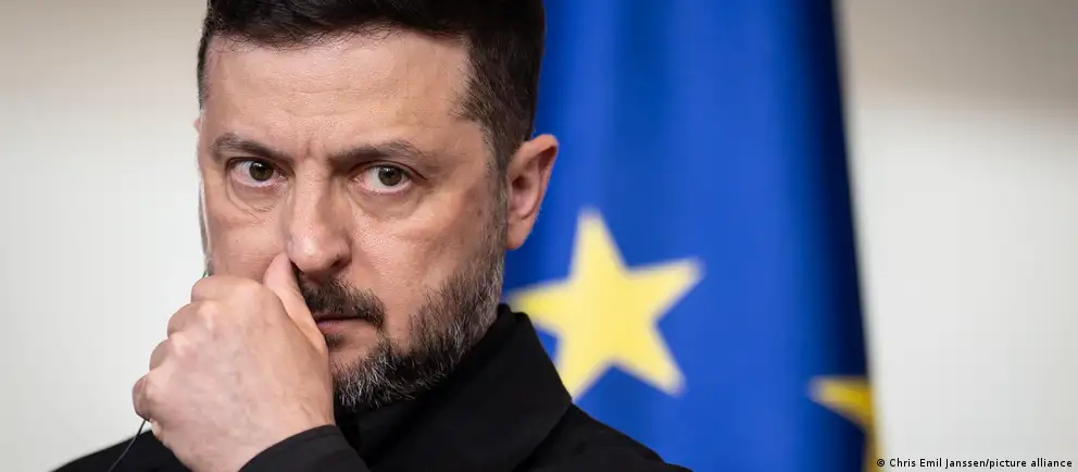 За двое суток после окончания перемирия по Украине было нанесено более 1500 ударов дронами и десятки ракет; в Киеве объявлен день траура, власти поручили подготовить варианты ответных действий.