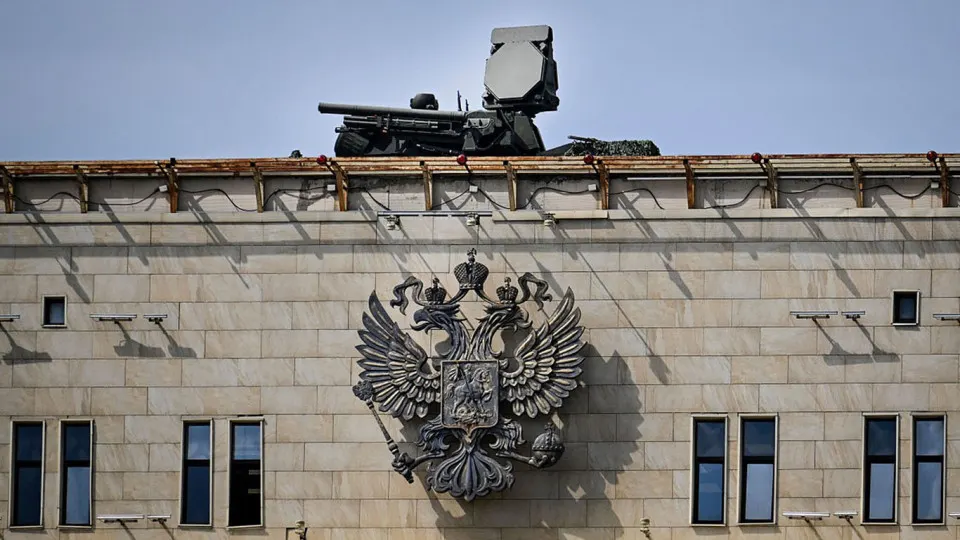 Ради защиты парада в столицу перебросили большое количество средств ПВО, что ослабило их расположение в других регионах. Командир украинских беспилотников Роберт Бровди предупреждает, что удары скорее будут направлены по энергетическим объектам и военным позициям на периферии, а не по усиленной столице.