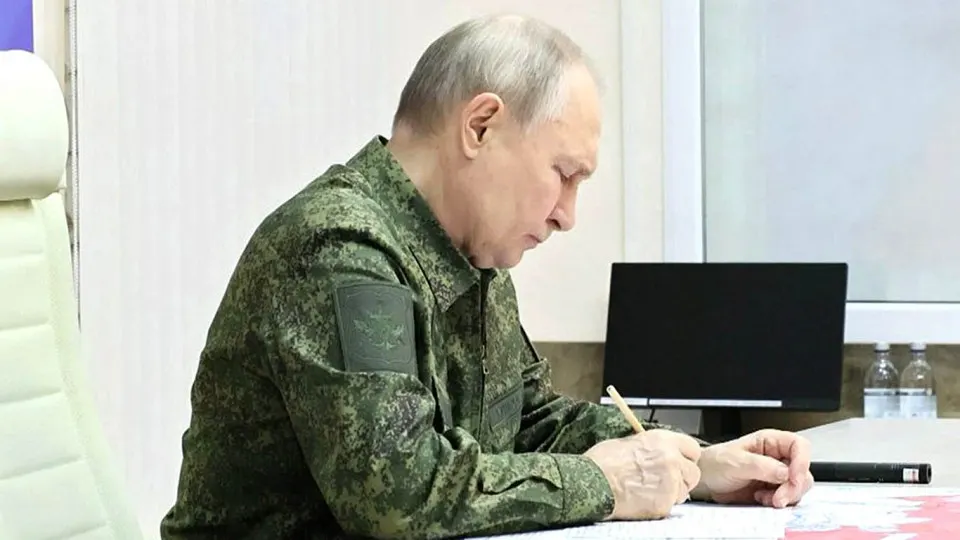 Европейские службы и военные пересматривают прогнозы: сочетание военных неудач в Украине, экономических шоков и законодательных изменений в РФ повышает риск провокаций против стран Балтии и более широкой эскалации в ближайшие 12 месяцев.