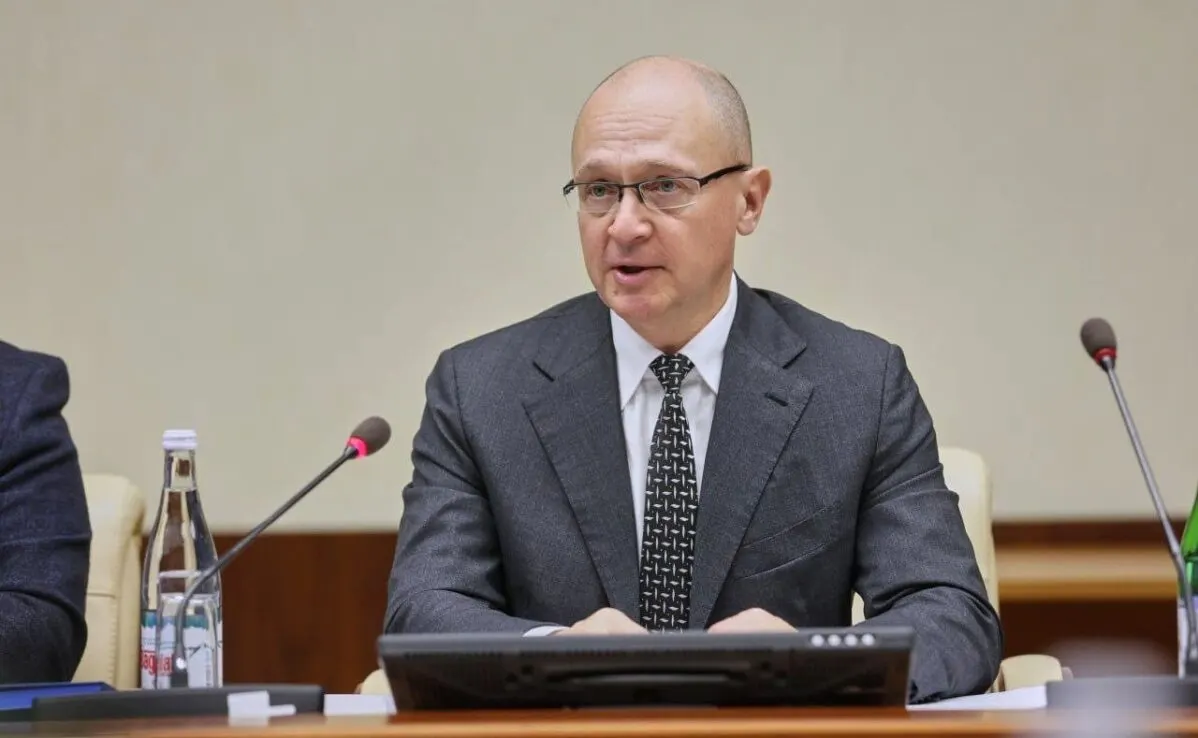 По сообщению собеседников, внутри кремлёвской администрации усиливается противостояние между политическим блоком, курируемым Сергеем Кириенко, и силовыми структурами Второй службы ФСБ — разногласия касаются методов контроля общества и безопасности президента.