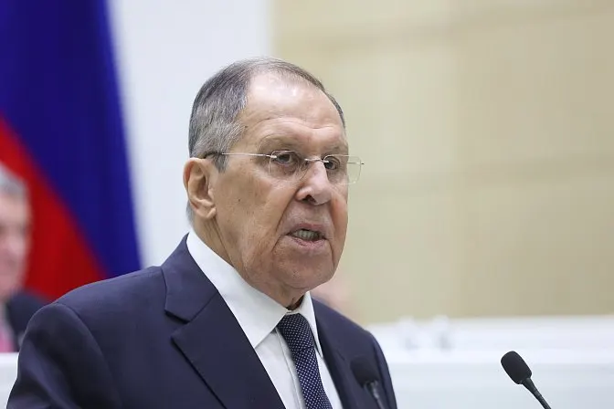 Глава МИД РФ заявил, что членство Армении в ЕАЭС и вступление в ЕС несовместимы, поэтому решение нужно принимать быстро — от него зависят тарифы и фитосанитарные правила.