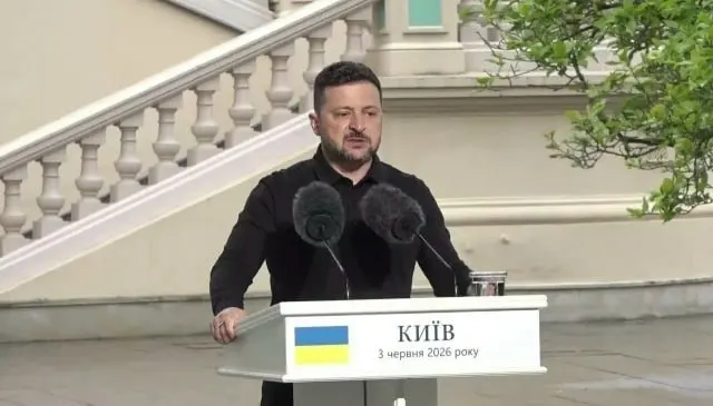 Президент Украины заявил о готовности к прямым переговорам с российским лидером и обозначил ключевые тезисы — задержка переговорного процесса из‑за приоритетов США, возможный ответ на удары дронами и ракетами, совместная с Европой разработка ПВО, удары по территории России как фактор переговорной силы и расходы на производство оружия до $50 млрд в год.