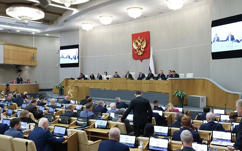 Госдума приняла закон о штрафах для владельцев сайтов за нарушение правил авторизации пользователей — какие изменения в требованиях и кто голосовал «за».