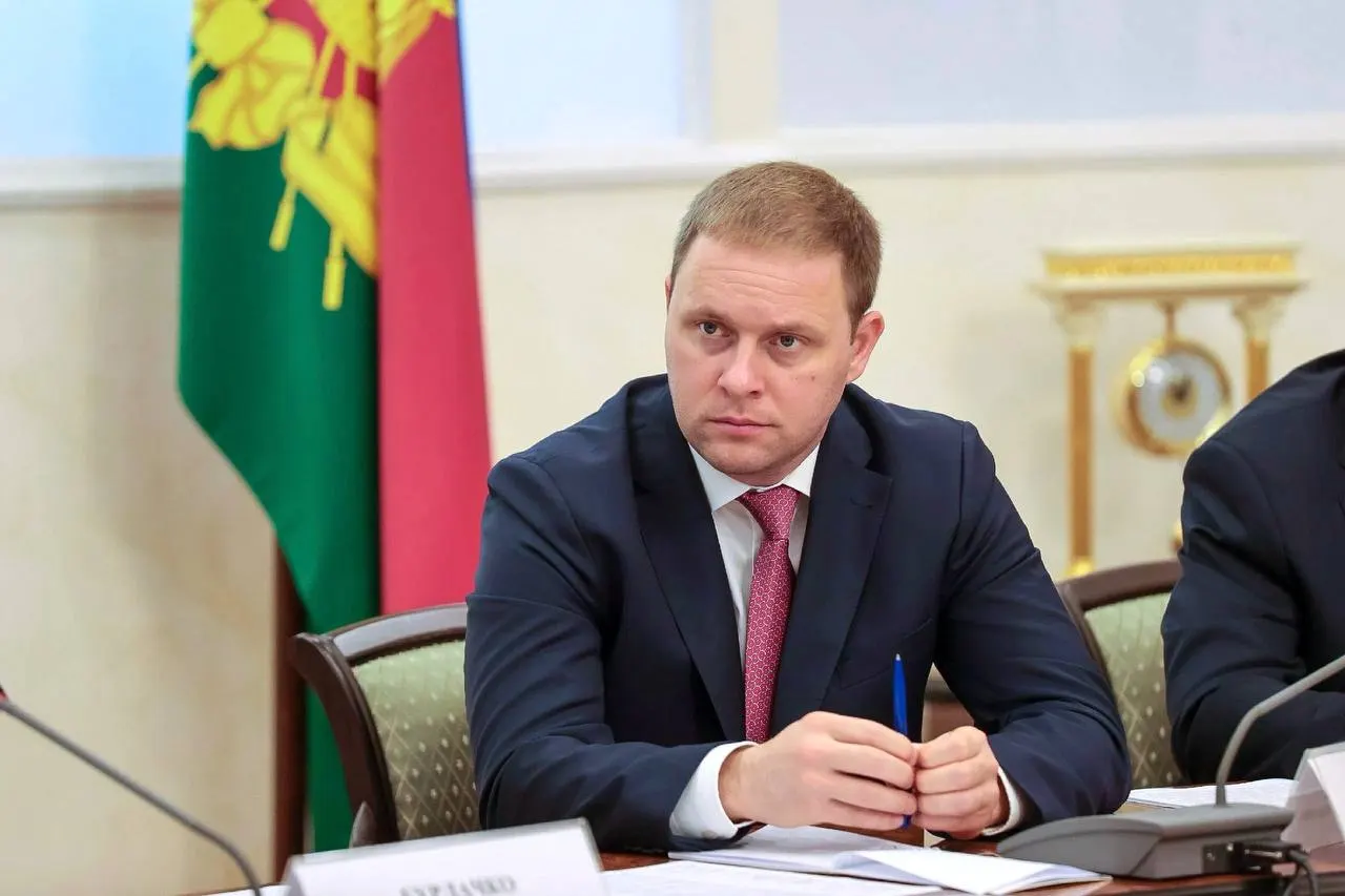 Бывший глава Анапы назначен руководителем госкорпорации по туризму. У него более десяти лет опыта в государственной и муниципальной сфере, включая курирование инвестиций, цифровизации и развития туризма.