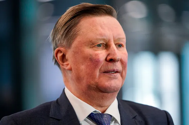 Сергей Иванов умер в возрасте 73 лет. За свою карьеру он занимал ключевые посты в правительстве и администрации президента и в последние годы был спецпредставителем по вопросам экологии и транспорта.