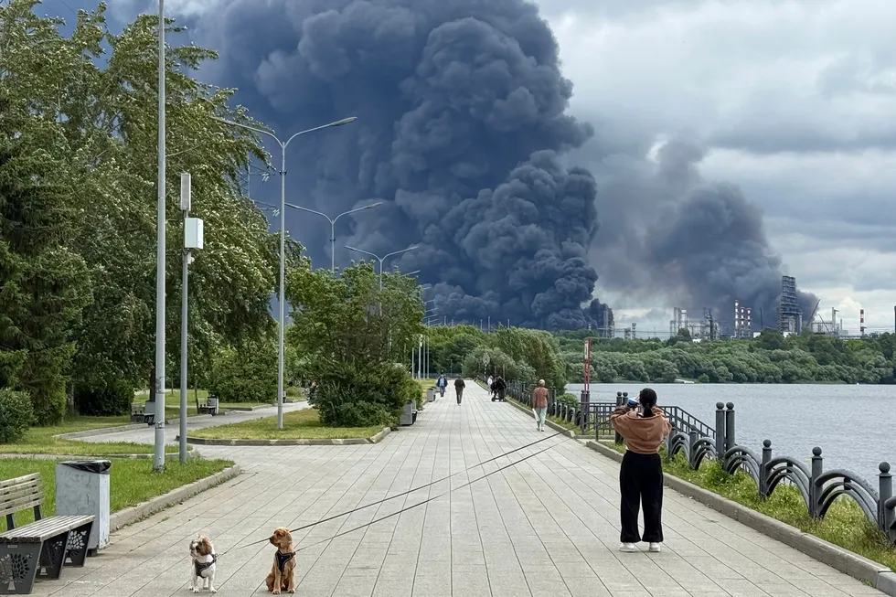 По состоянию на 29 июня дроны ВСУ атаковали почти все крупные нефтеперерабатывающие заводы в европейской части России; за Уралом остаются два крупных предприятия, не попавшие под удары.