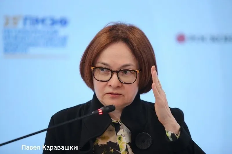 Глава Центробанка уедет на похороны своего советника Алексея Можина, который более 30 лет представлял Россию в МВФ. На сессии ПМЭФ обсудят возвращение к устойчивому экономическому росту; среди участников — Силуанов, Решетников и Орешкин.