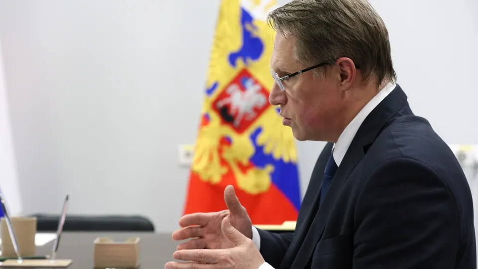 Министр здравоохранения сообщил, что большинство ординаторов придут работать по заранее закреплённым целевым договорам; приём на медицинские программы вырос, а для выпускников действует закон об обязательной отработке.