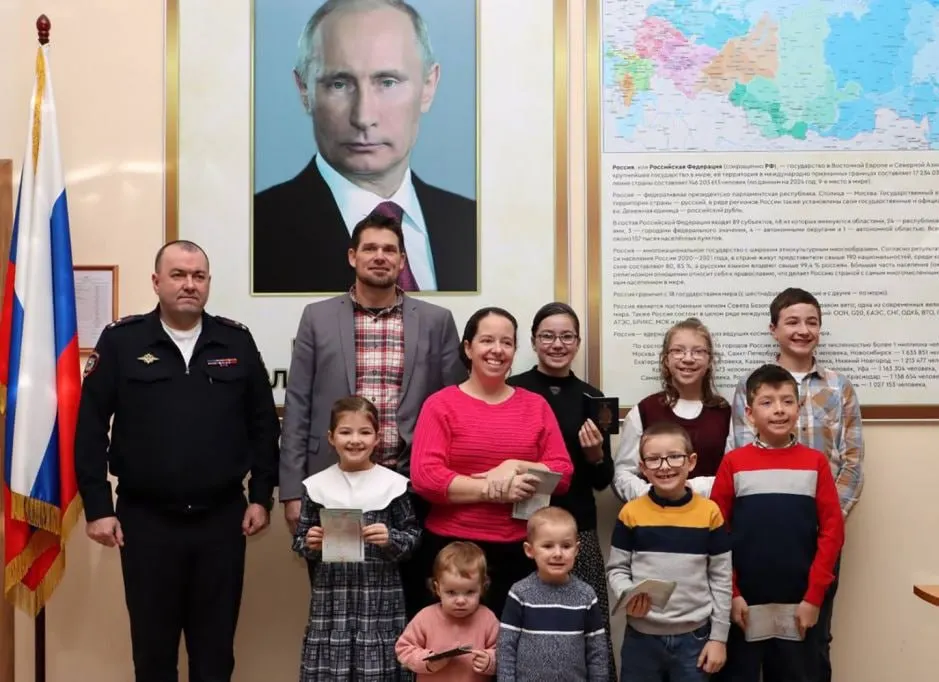 В 2025 году 1112 иностранцев получили специальные визы для переезда в Россию в рамках программы «традиционных ценностей», сообщил директор консульского департамента МИД России Алексей Климов.
