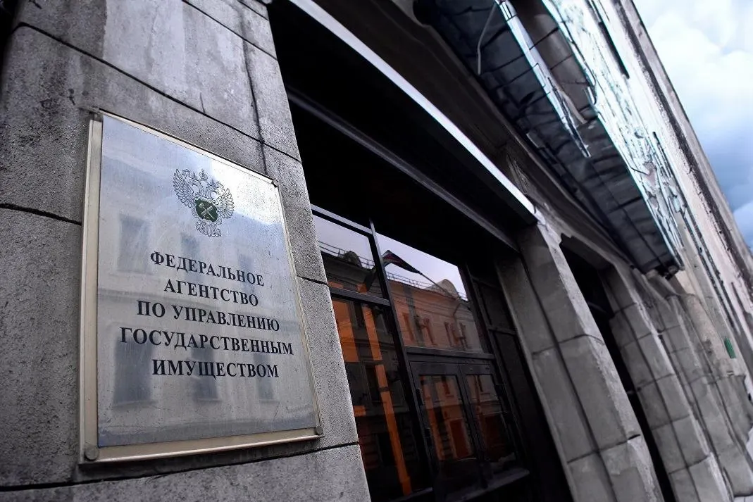 Парламент отменил ценовой порог и шестимесячную паузу между торгами — теперь можно продавать любое конфискованное жильё; введут реестр оценщиков и ужесточат требования к организаторам торгов.