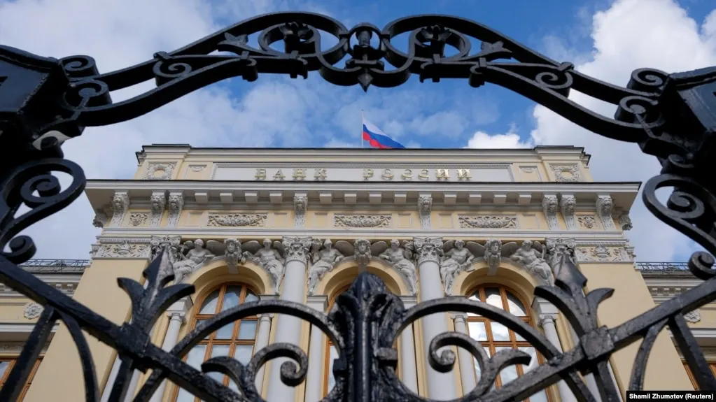 Центробанк снизил оценку роста экономики на 2026 год до 0–1% и повысил прогноз инфляции до 6–7%. Также пересмотрены расчёты по бюджетному дефициту, средней цене нефти и внешней торговле.