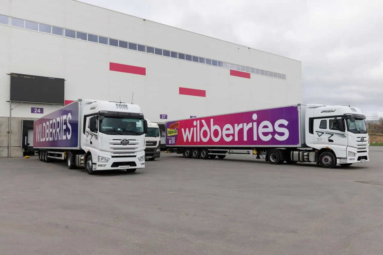 Пожары в нескольких распределительных центрах Wildberries привели к уничтожению товаров сети магазинов «Солнечный миф». Компания ожидает компенсаций от площадки, но рассчитывает прежде всего на поддержку покупателей и продолжение продаж.