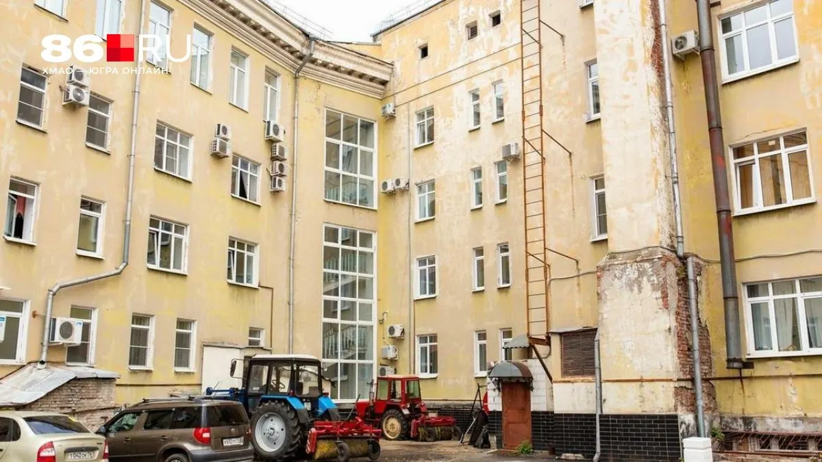 Решение о переустройстве дворовой территории, включая обустройство парковочных мест, принимается на общем собрании собственников жилья.