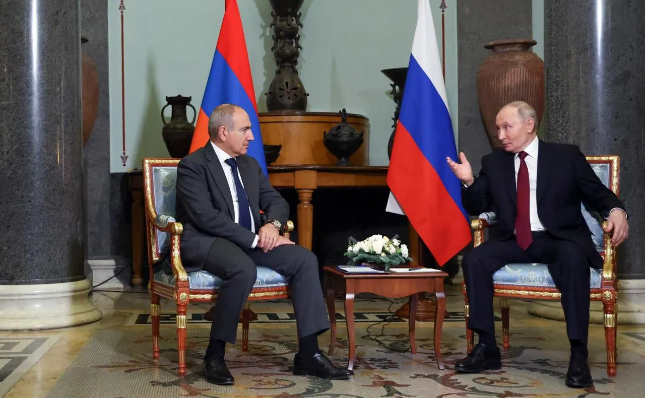 Премьер-министр Армении предупредил, что если в ближайшее время не будет решён вопрос запретов на ввоз армянских товаров, это может привести к распаду Евразийского экономического союза.