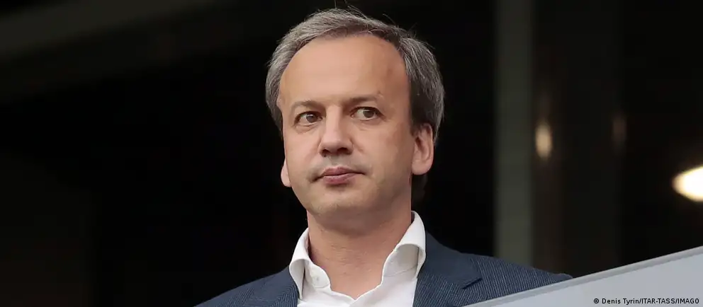 Аркадий Дворкович сообщил, что будет оспаривать в суде включение в санкционный список ЕС и временно оставляет пост президента Международной шахматной федерации; обязанности исполнит вице-президент Вишванатан Ананд.