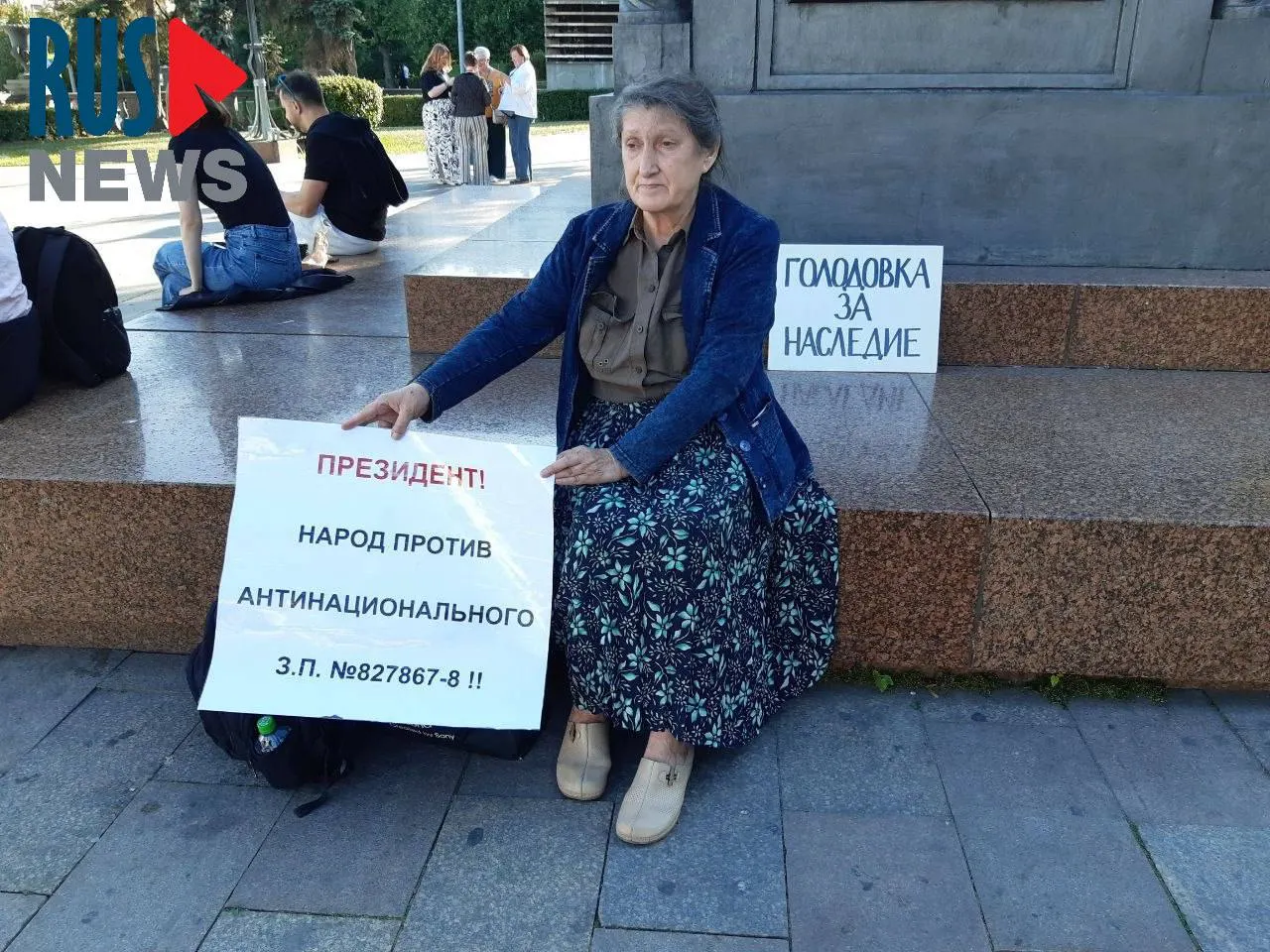 Председатель новосибирского отделения ВООПИК Наталья Шамина объявила голодовку у памятника Кириллу и Мефодию в Москве и была задержана полицией. Активисты выступают против законопроекта, который передаёт регионам право исключать объекты культурного наследия из реестра.