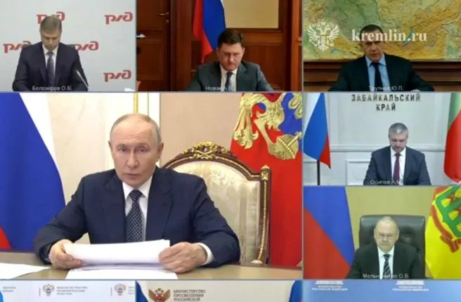 Губернатор Забайкальского края предложил президенту развернуть сеть малых НПЗ и увеличить импорт топлива; федеральное руководство поддержало привлечение малого и среднего бизнеса к производству нефтепродуктов и работу над субсидиями.